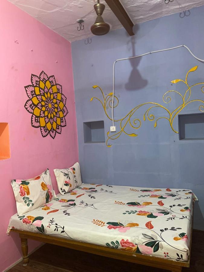 Indra Paying Guest House Varanasi Eksteriør billede