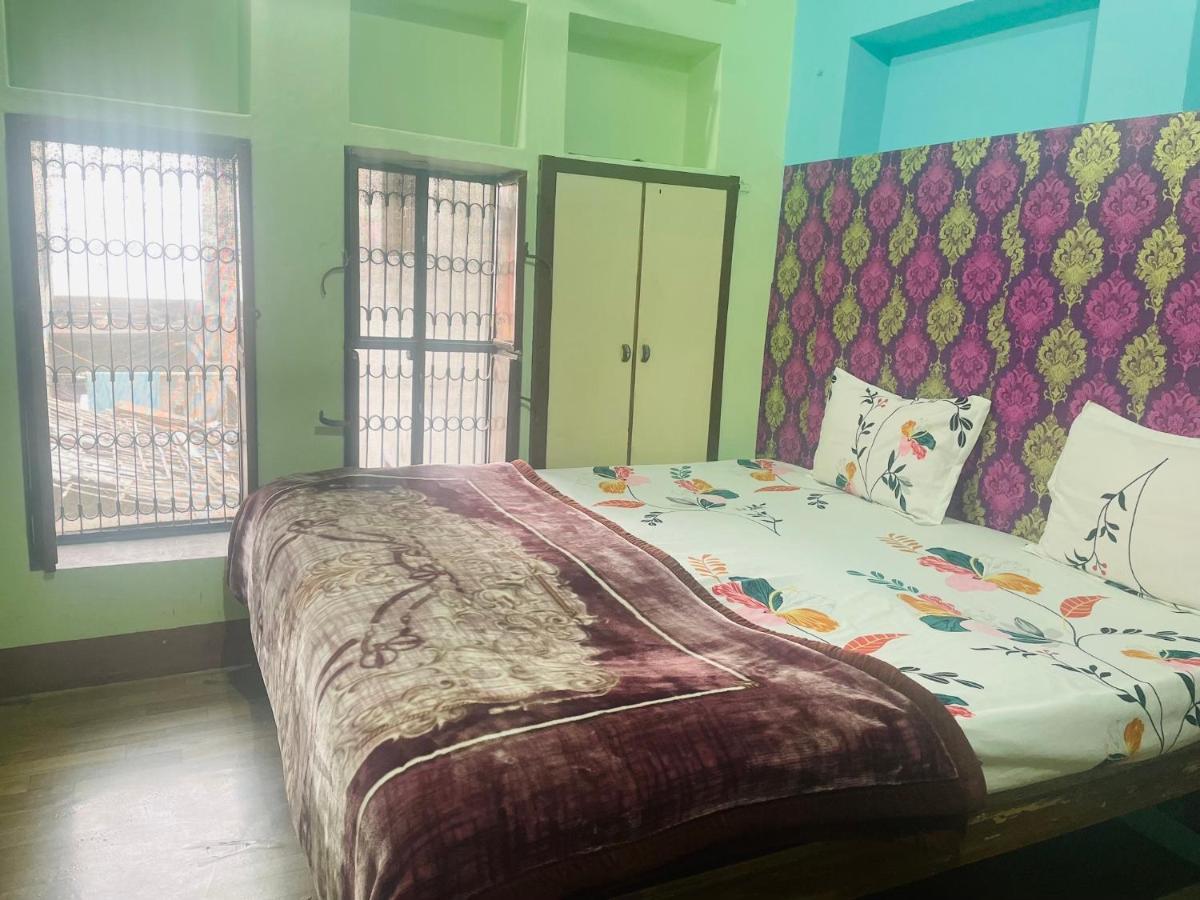 Indra Paying Guest House Varanasi Eksteriør billede